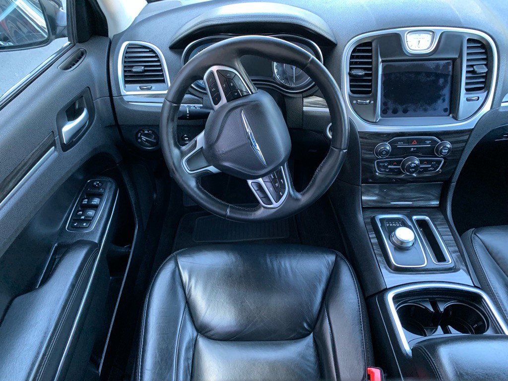 2017 Chrysler 300 Image 20