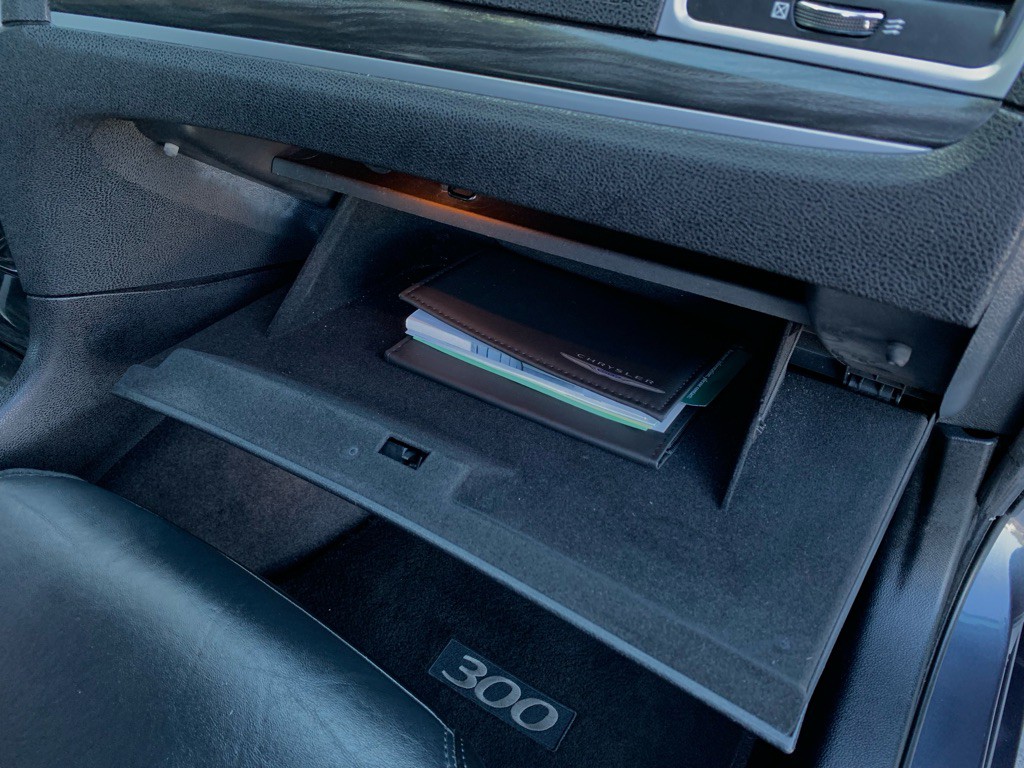 2017 Chrysler 300 Image 24