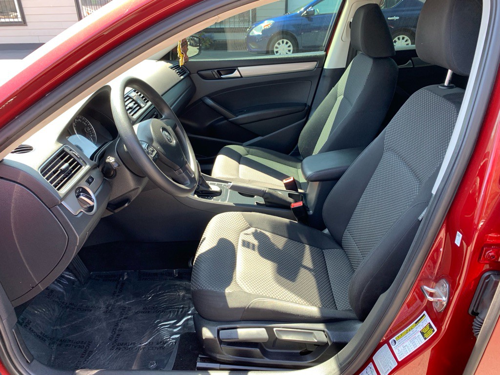 2015 Volkswagen Passat Image 12