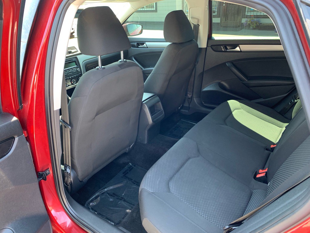 2015 Volkswagen Passat Image 13