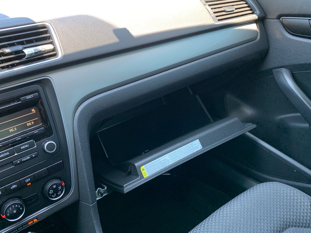 2015 Volkswagen Passat Image 18