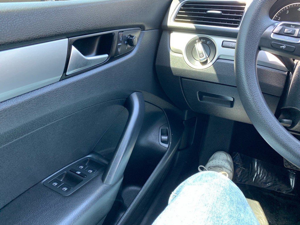 2015 Volkswagen Passat Image 20