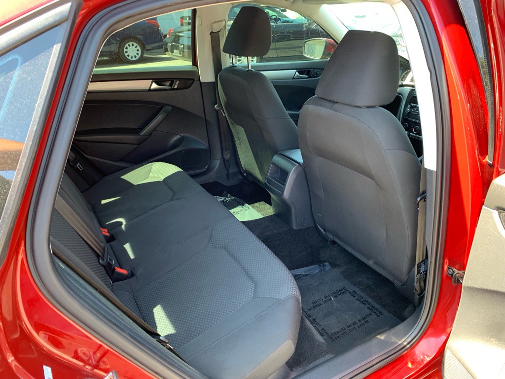 2015 Volkswagen Passat Image 22