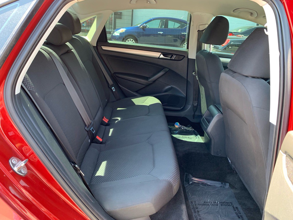2015 Volkswagen Passat Image 23