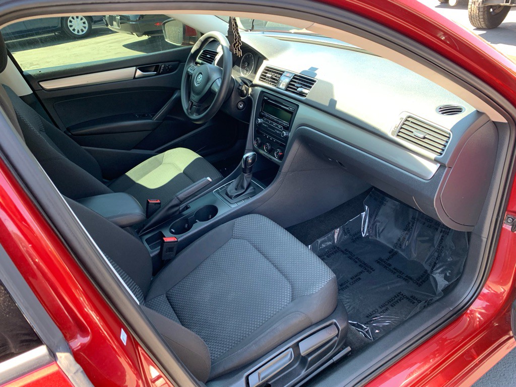 2015 Volkswagen Passat Image 24