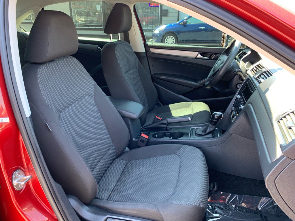 2015 Volkswagen Passat Image 25