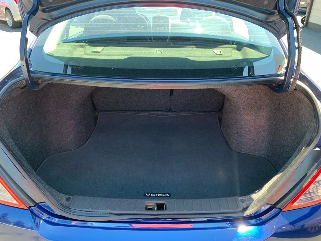2018 Nissan Versa Image 6