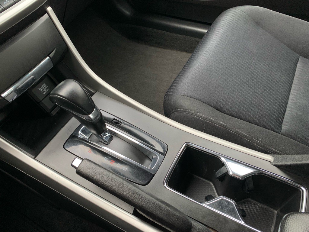 2015 Honda Accord Image 18