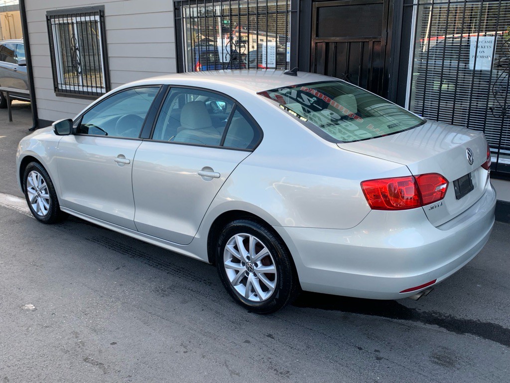 2011 Volkswagen Jetta Image 4
