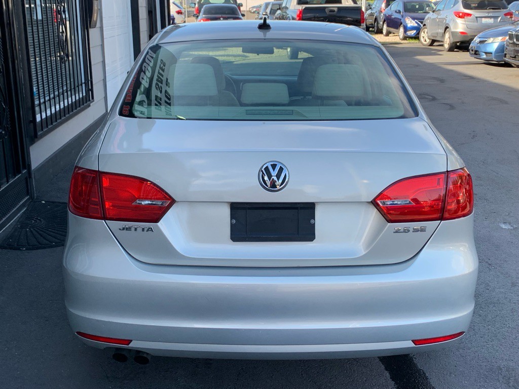 2011 Volkswagen Jetta Image 5