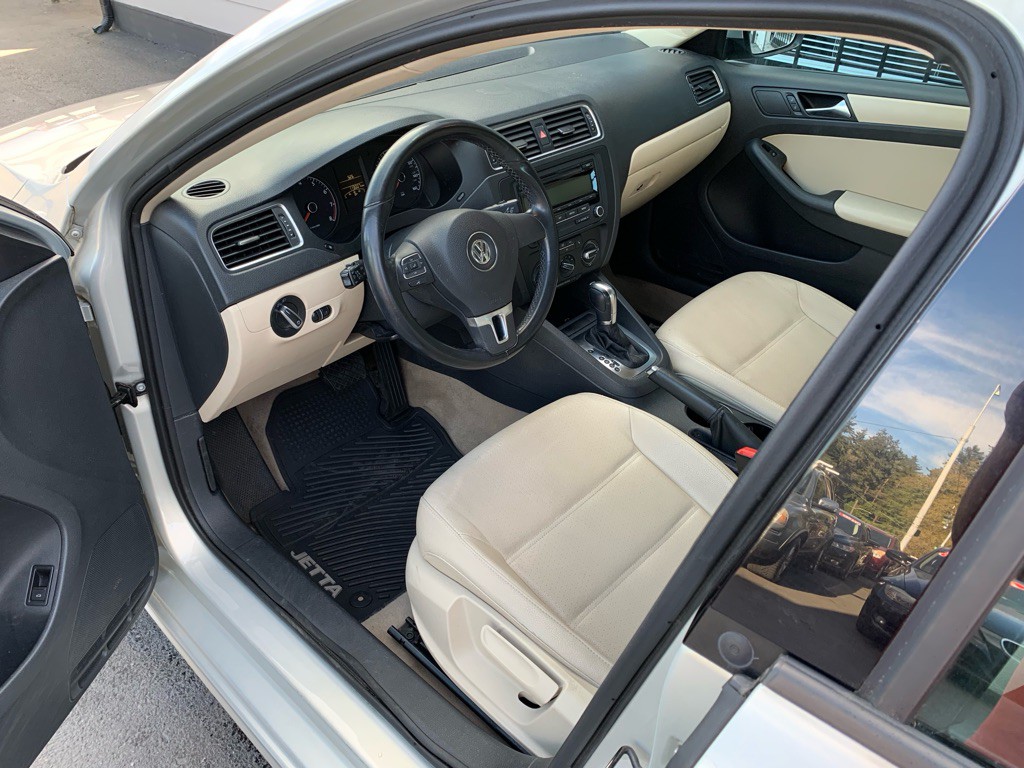 2011 Volkswagen Jetta Image 11
