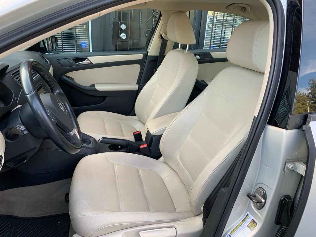 2011 Volkswagen Jetta Image 12