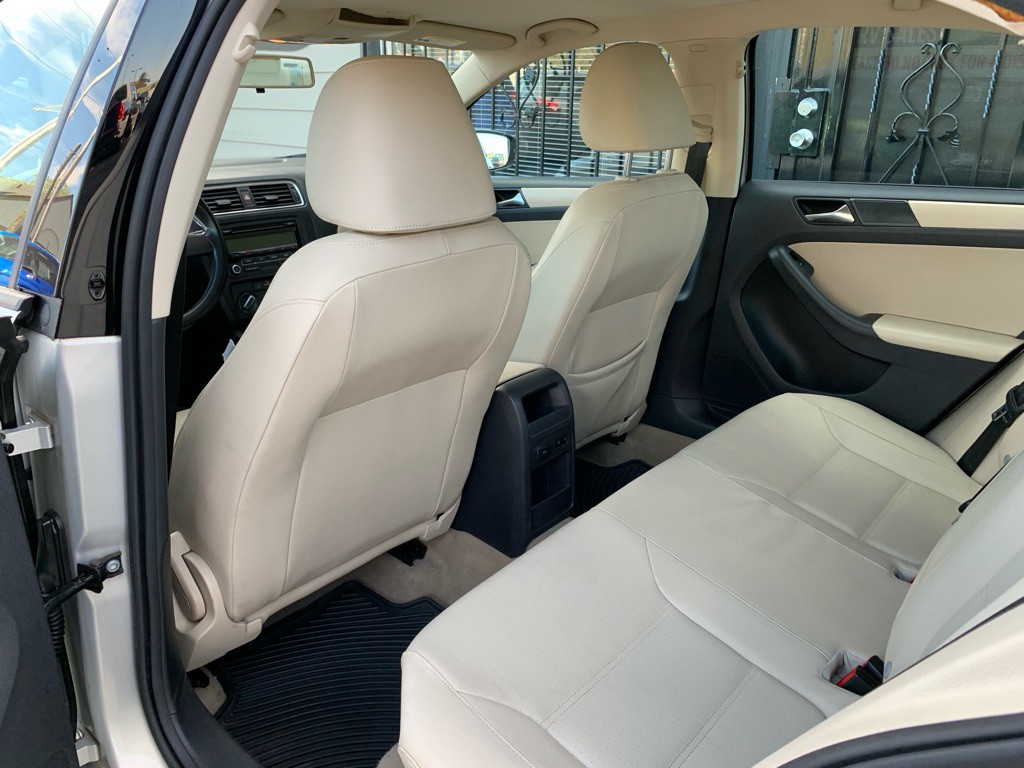 2011 Volkswagen Jetta Image 13