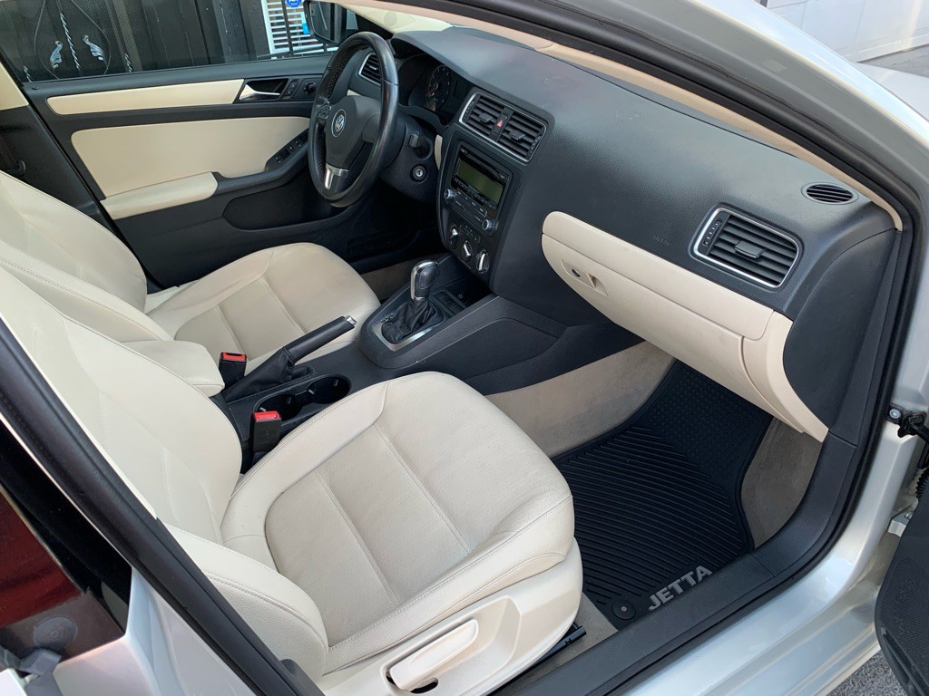 2011 Volkswagen Jetta Image 23