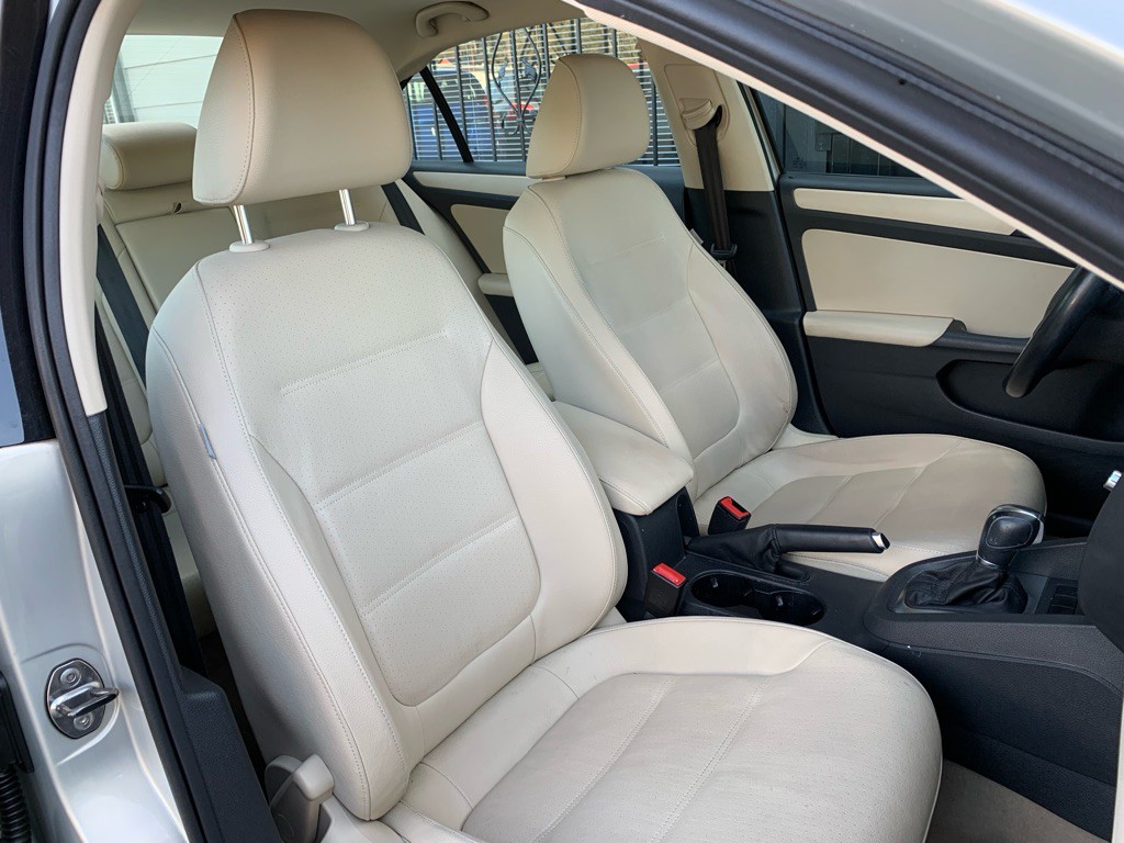 2011 Volkswagen Jetta Image 24