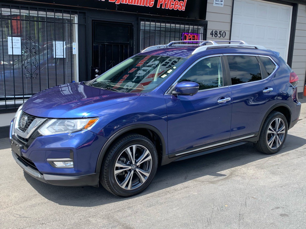 2018 Nissan Rogue Image 1