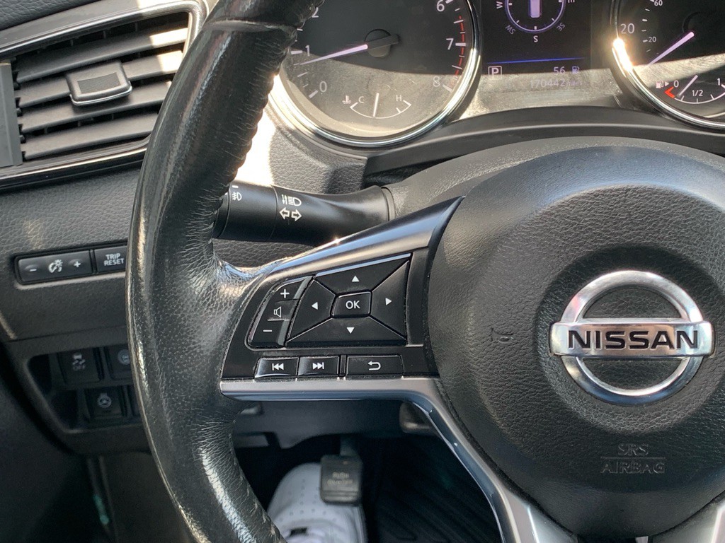 2018 Nissan Rogue Image 18