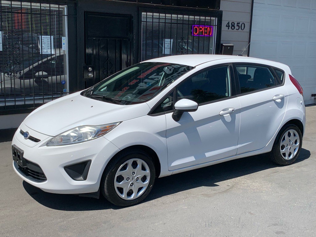 2012 Ford Fiesta Image 1