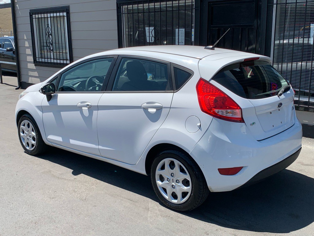 2012 Ford Fiesta Image 3