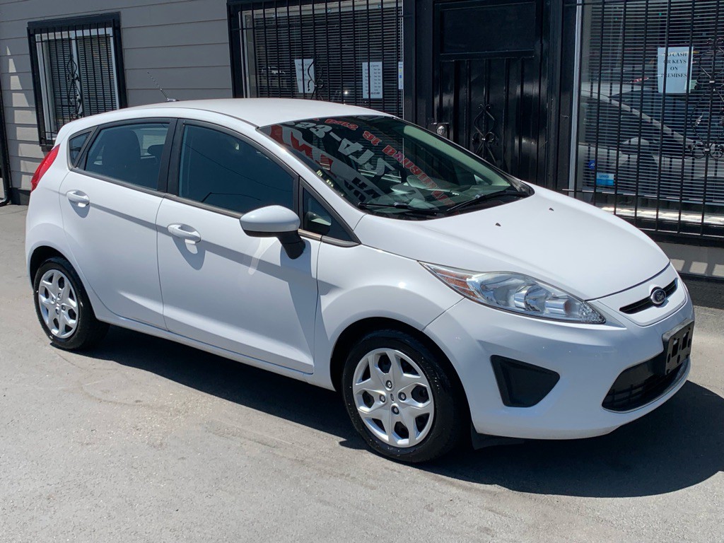 2012 Ford Fiesta Image 8