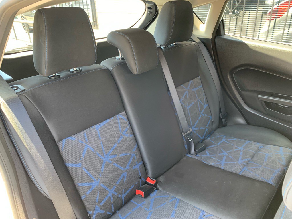 2012 Ford Fiesta Image 21