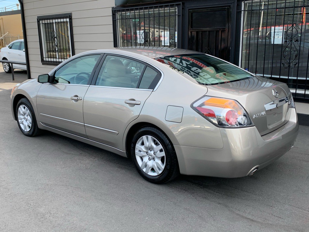 2011 Nissan Altima Image 3