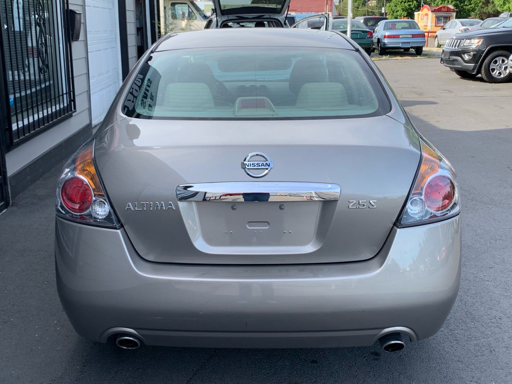2011 Nissan Altima Image 4