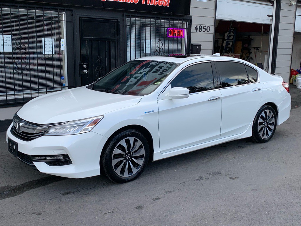 2017 Honda Accord Image 1