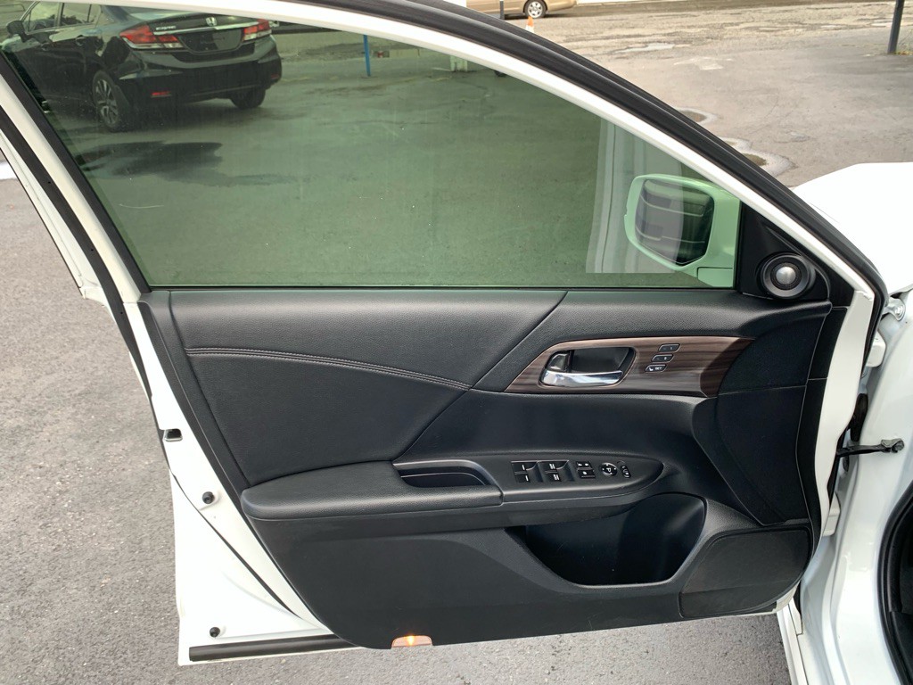 2017 Honda Accord Image 11