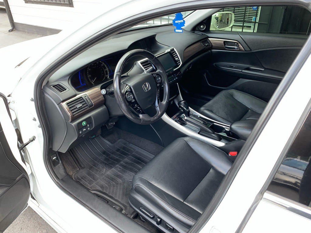 2017 Honda Accord Image 12