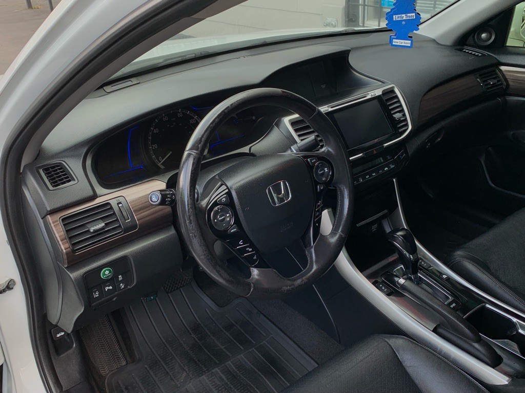 2017 Honda Accord Image 13