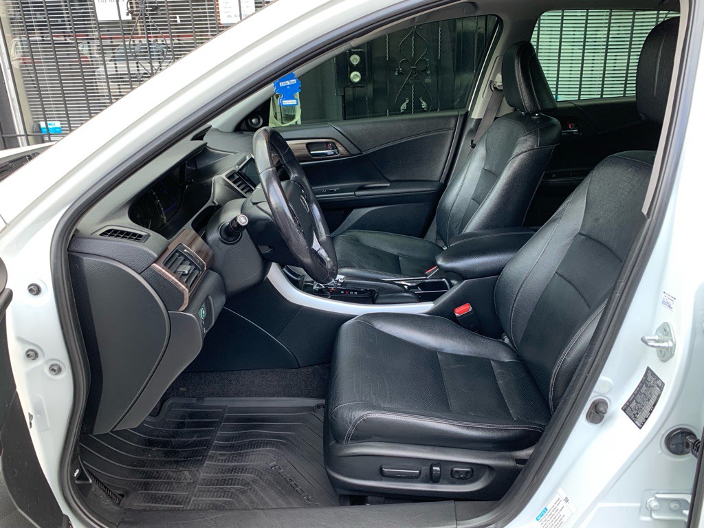 2017 Honda Accord Image 14