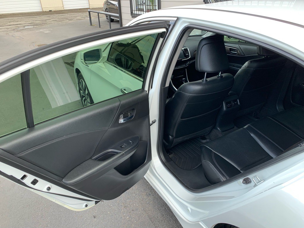 2017 Honda Accord Image 16