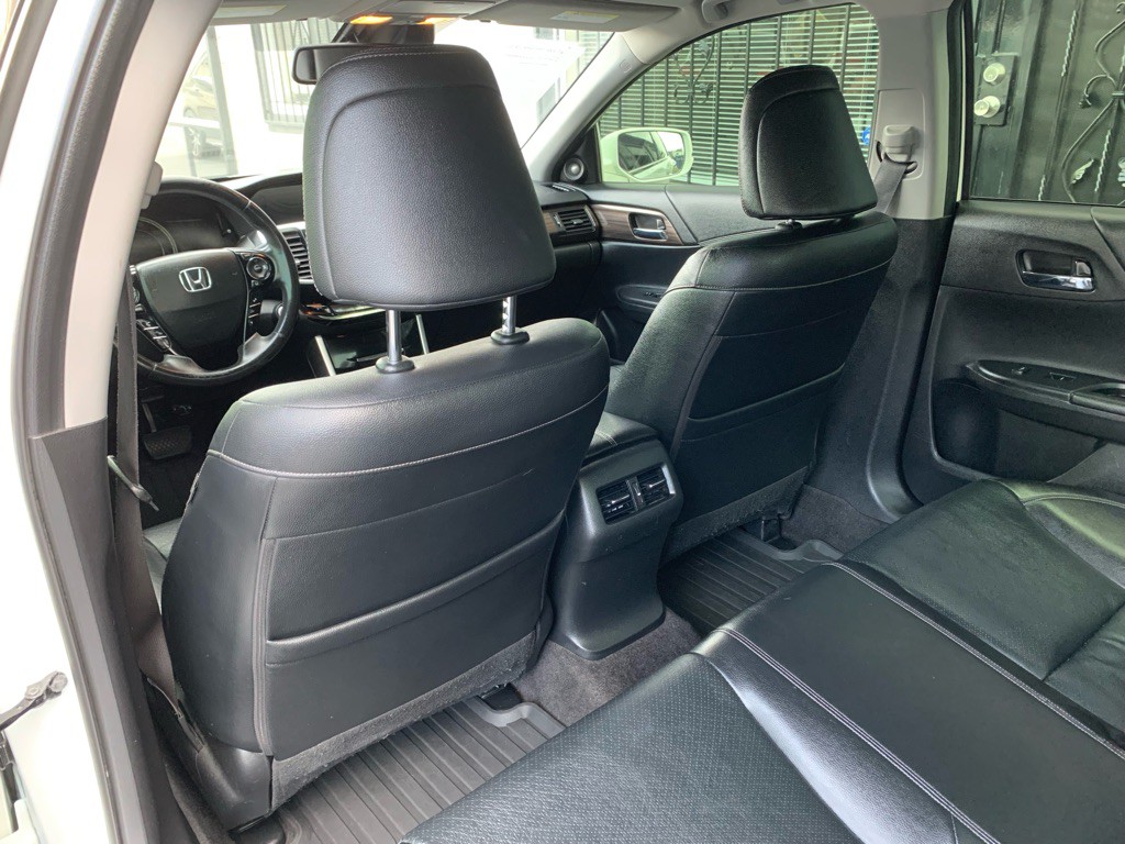 2017 Honda Accord Image 18