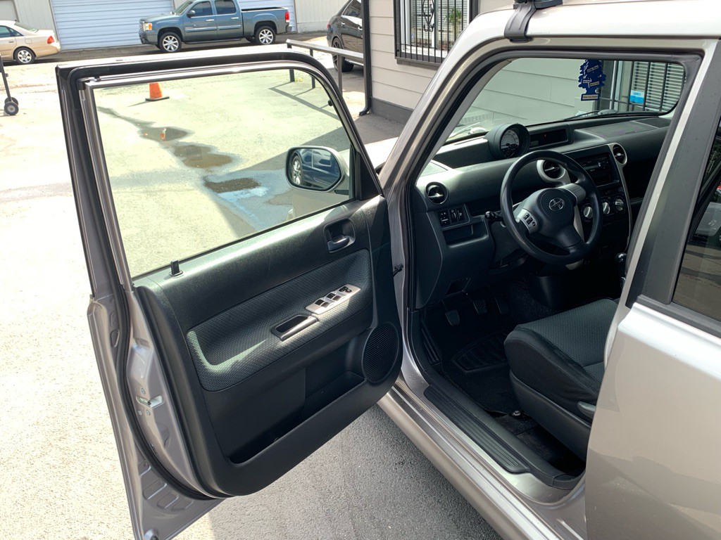 2006 Scion xB Image 9