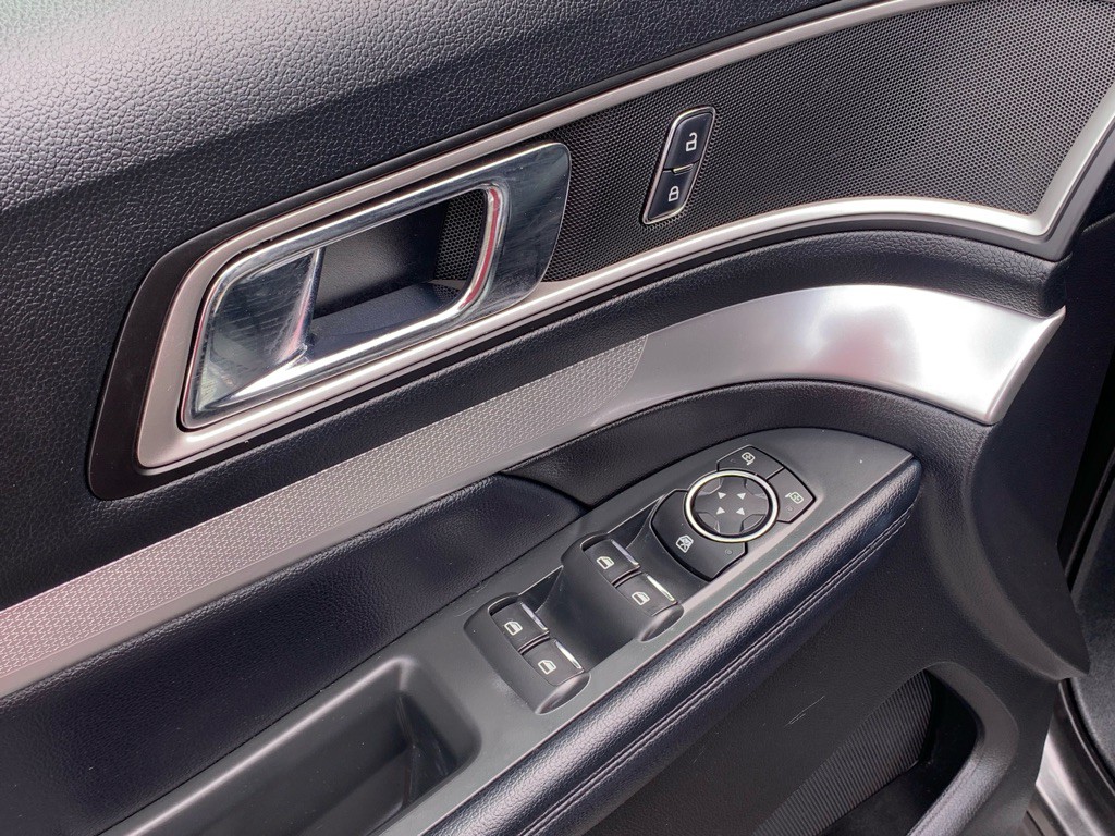 2017 Ford Explorer Image 12