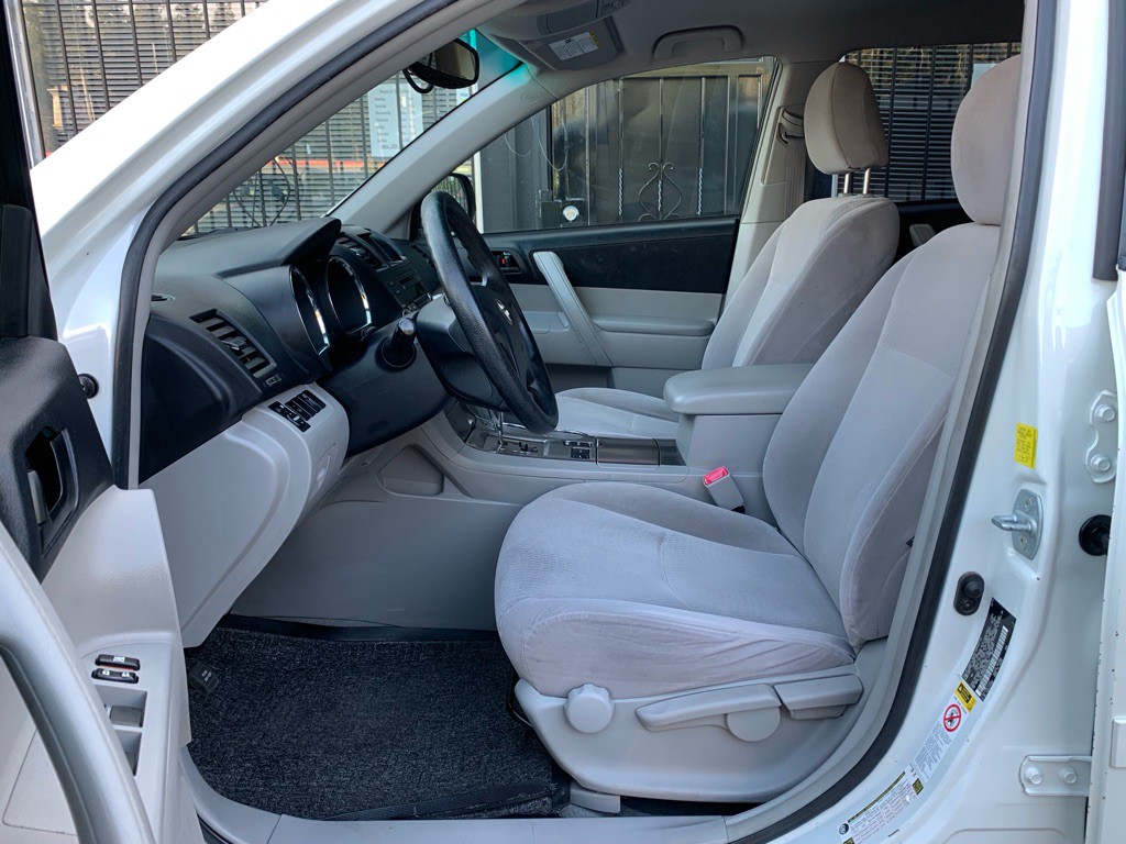 2010 Toyota Highlander Image 11