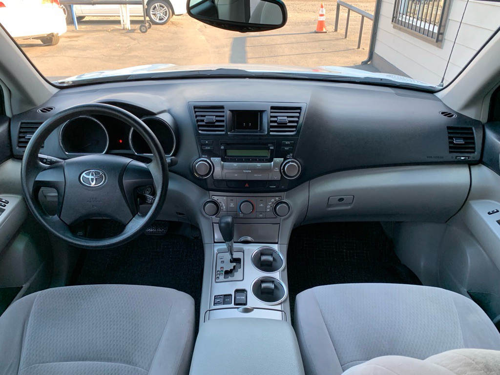 2010 Toyota Highlander Image 16