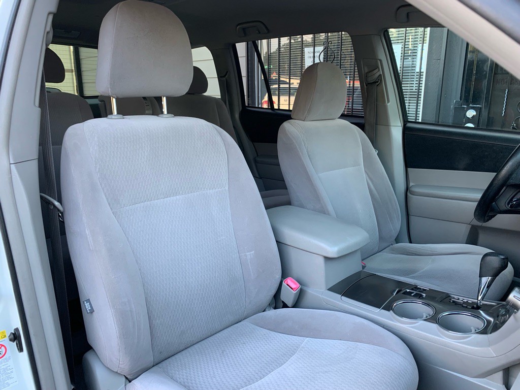 2010 Toyota Highlander Image 25