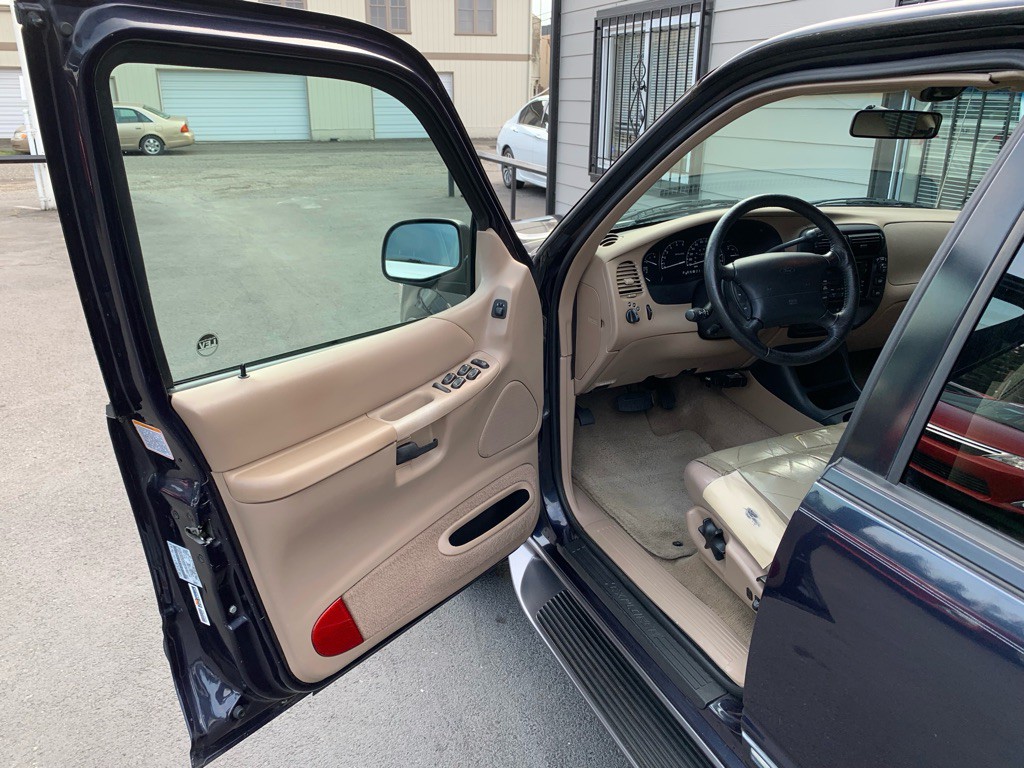 2000 Ford Explorer Image 9
