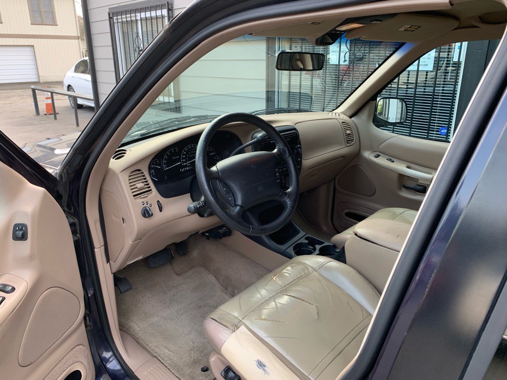 2000 Ford Explorer Image 10