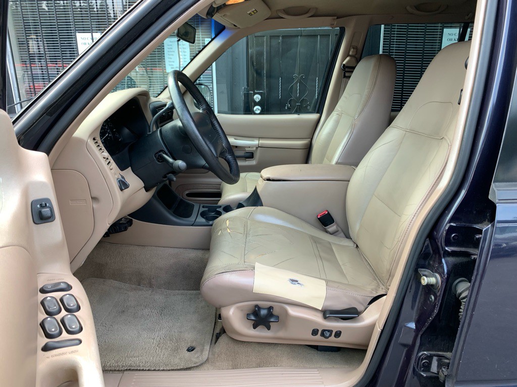 2000 Ford Explorer Image 11