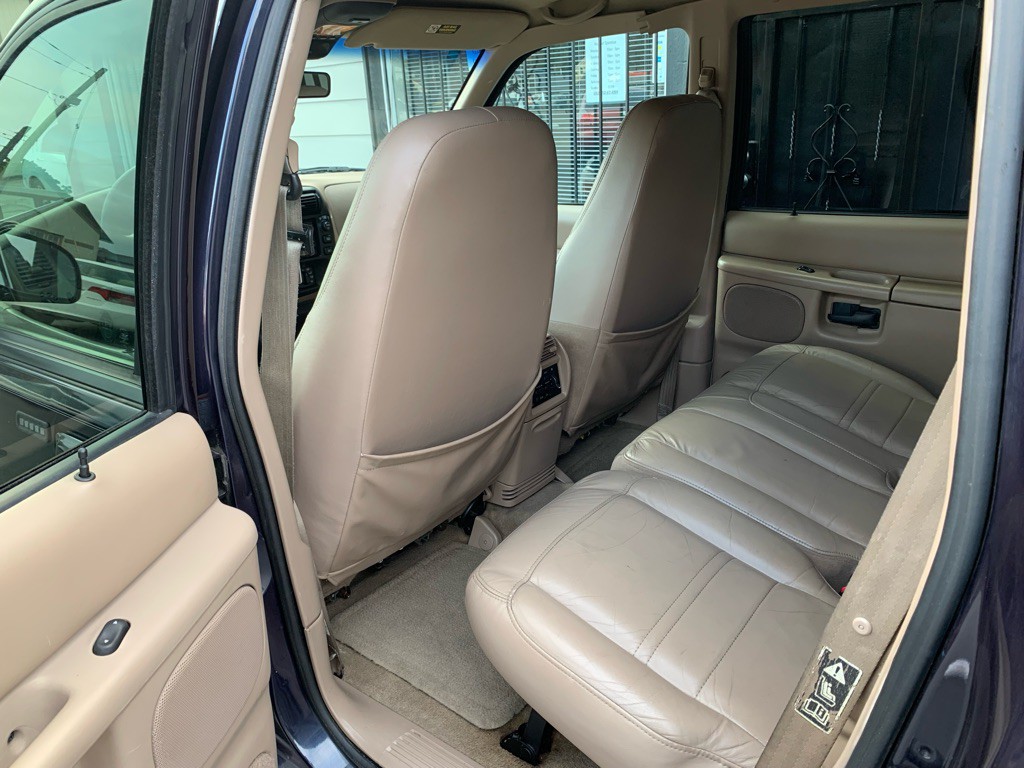 2000 Ford Explorer Image 13