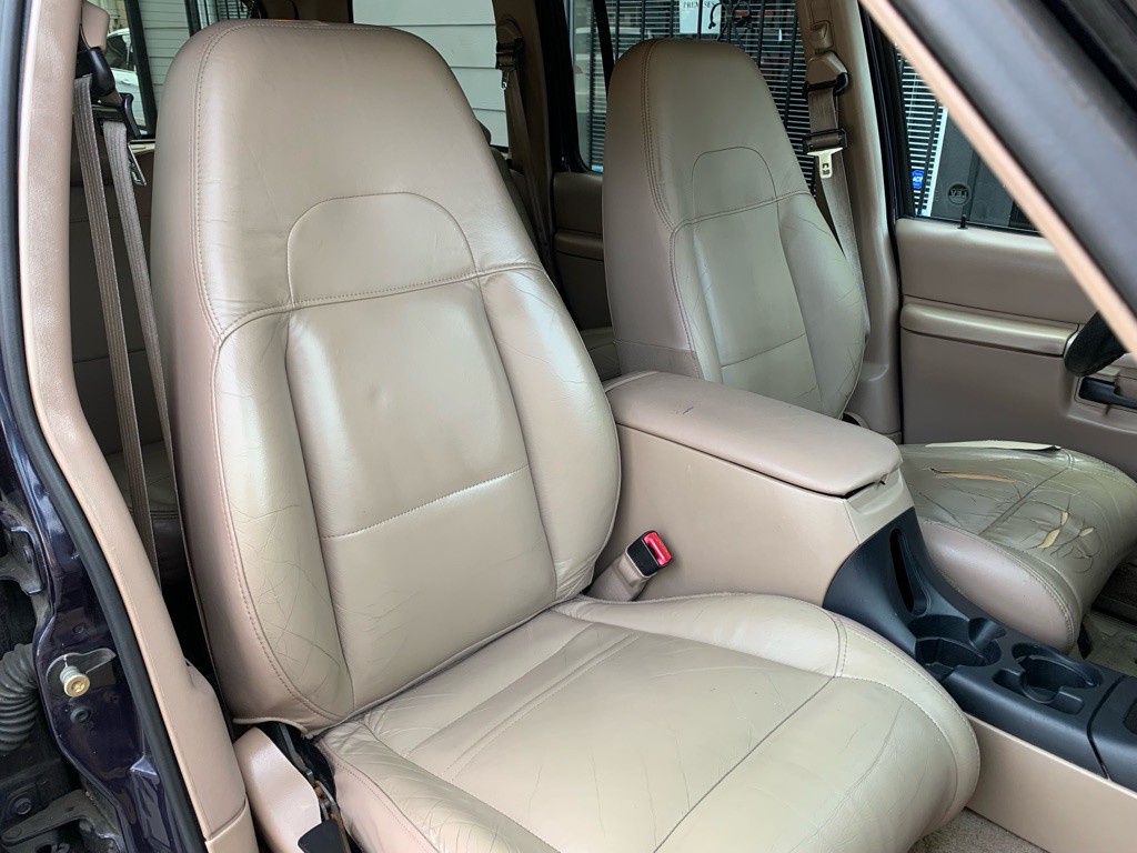 2000 Ford Explorer Image 19