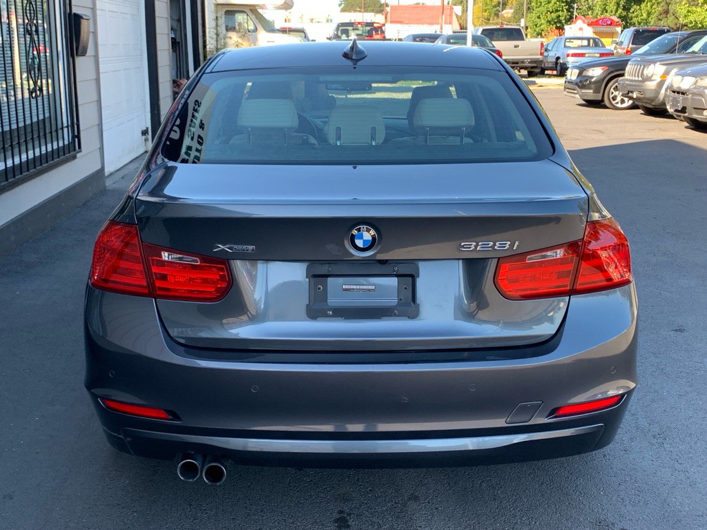 2015 BMW 3 Series Image 4