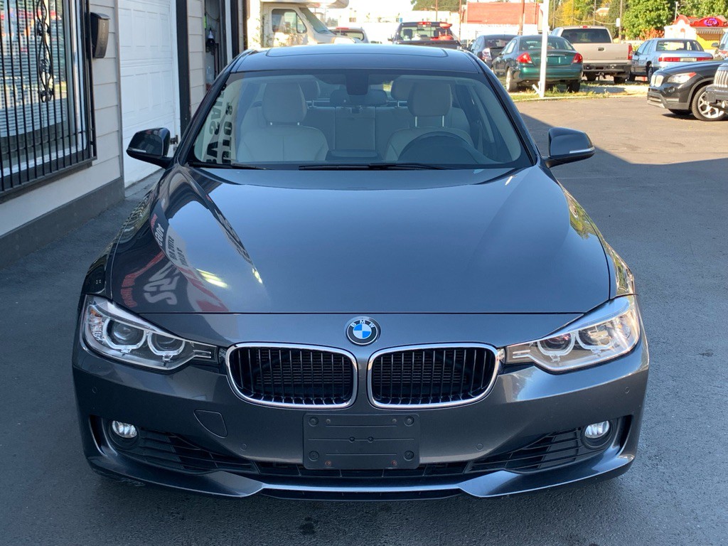 2015 BMW 3 Series Image 9