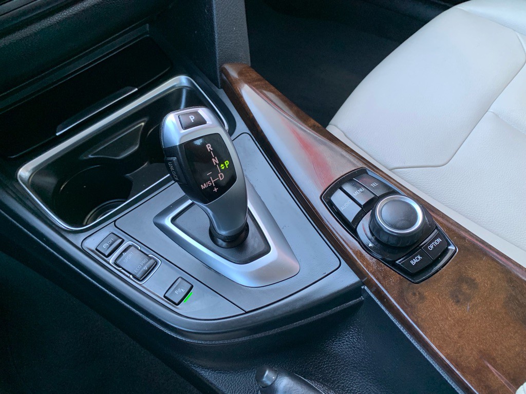 2015 BMW 3 Series Image 22