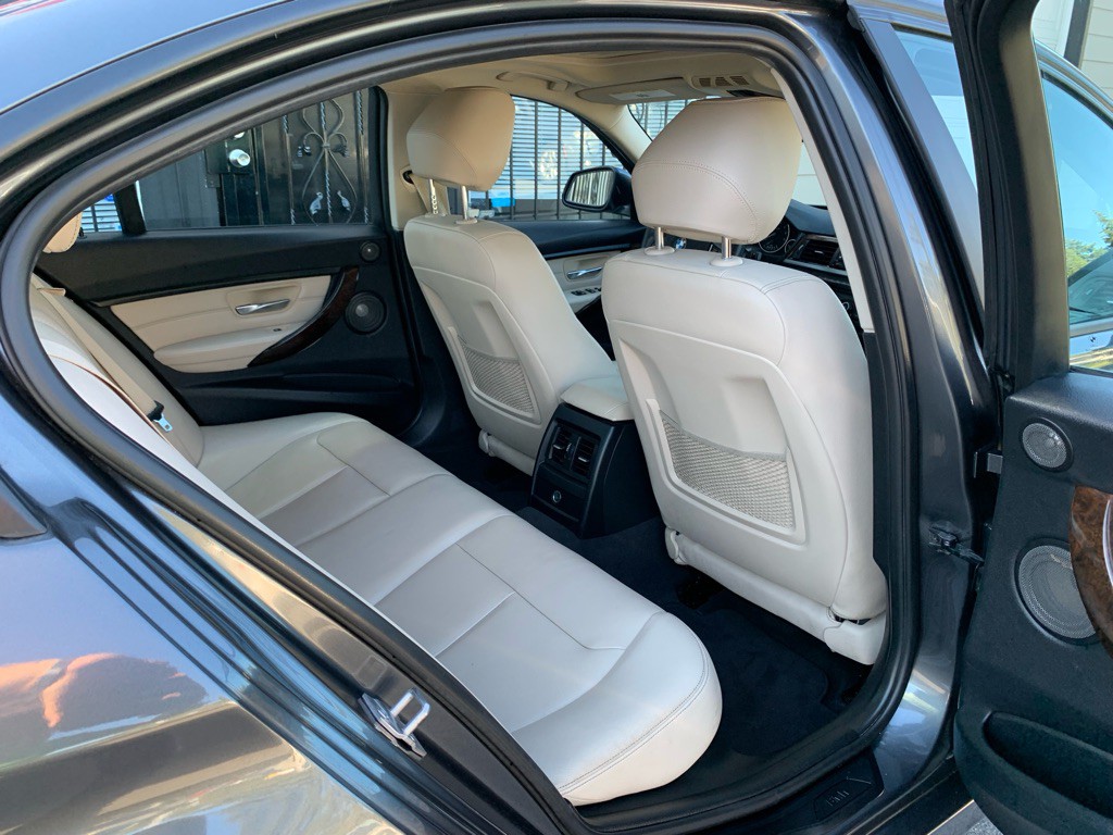2015 BMW 3 Series Image 25