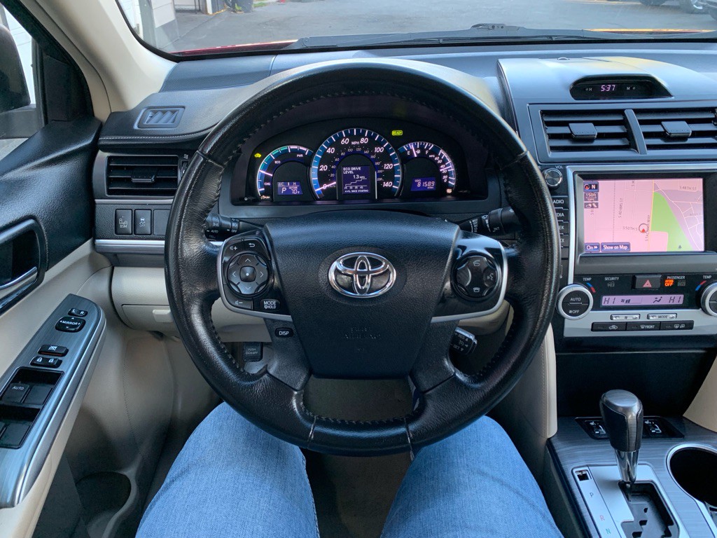 2012 Toyota Camry Image 16