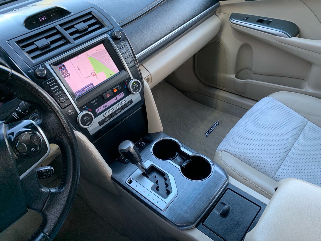 2012 Toyota Camry Image 18